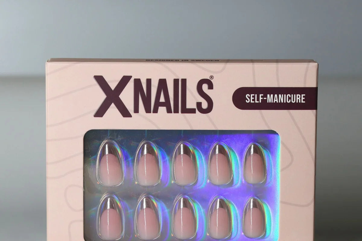 Franse nagels in amandelvorm met klassieke french tips