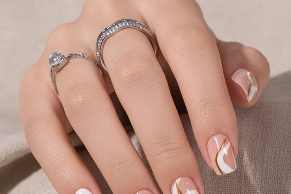 Press-on nagels in trendy design