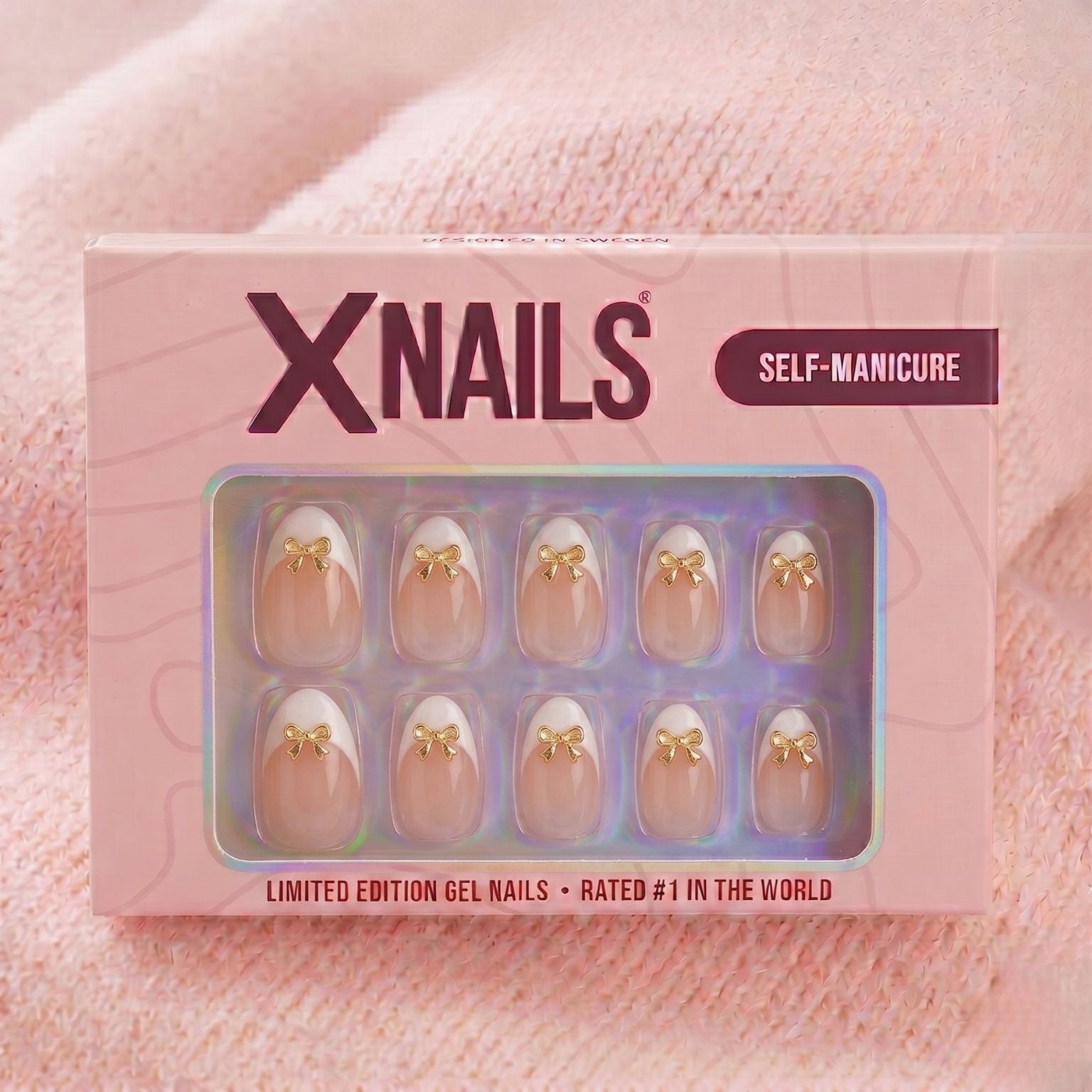 XNails-verpakking met amandelvormige press-on nagels met 3D gouden strikjes