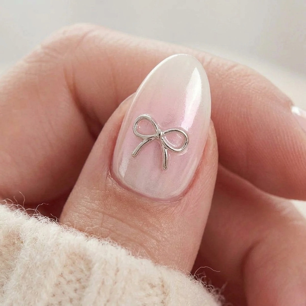 Aura Amoré press-on nagels, close-up van de nagelfinish