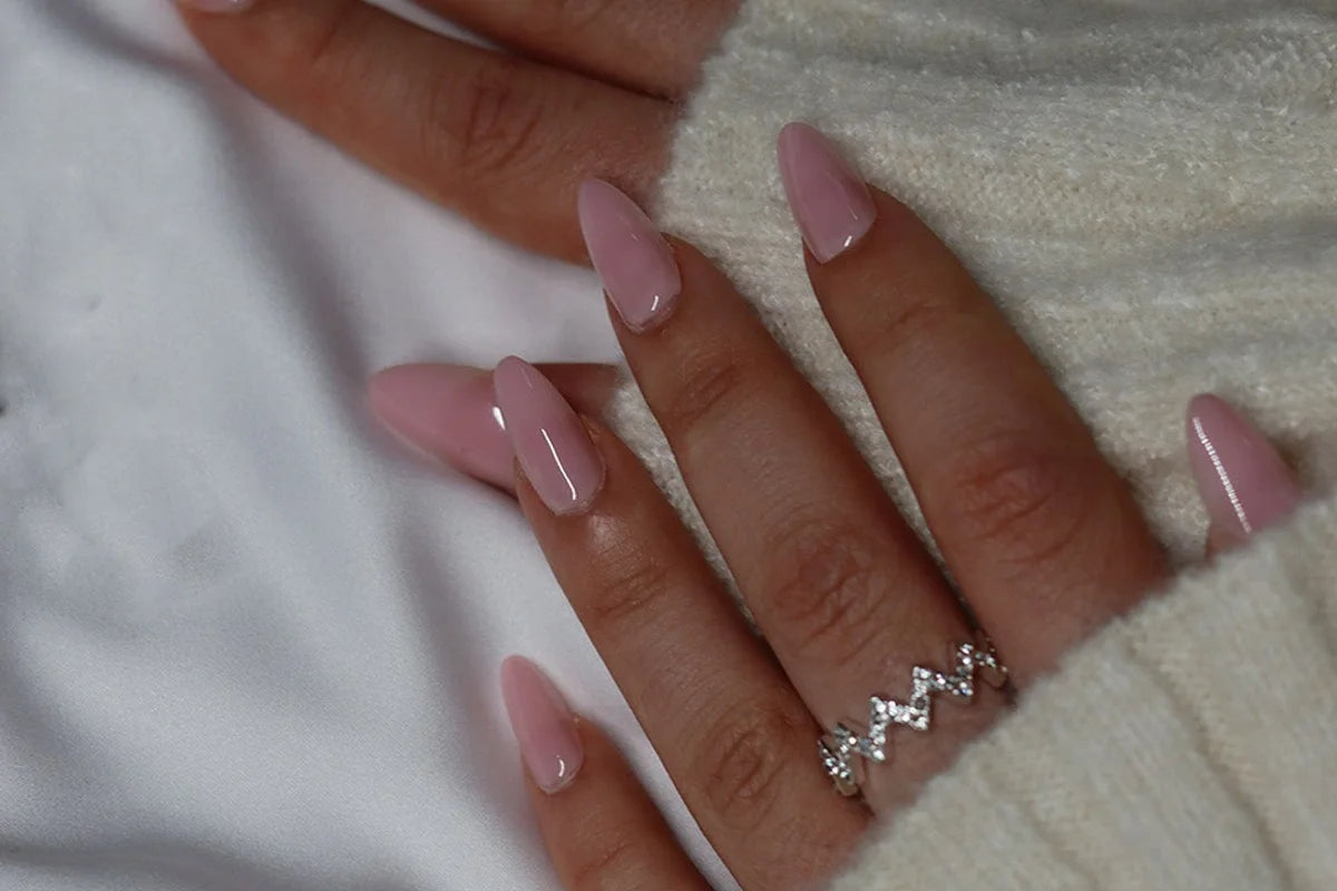 Trendy nagels in een mooie kleur en vorm
