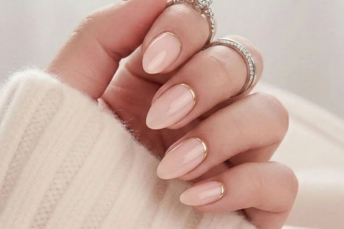 Golden Glimmer press-on feestnagels met goudglitter in amandelvorm