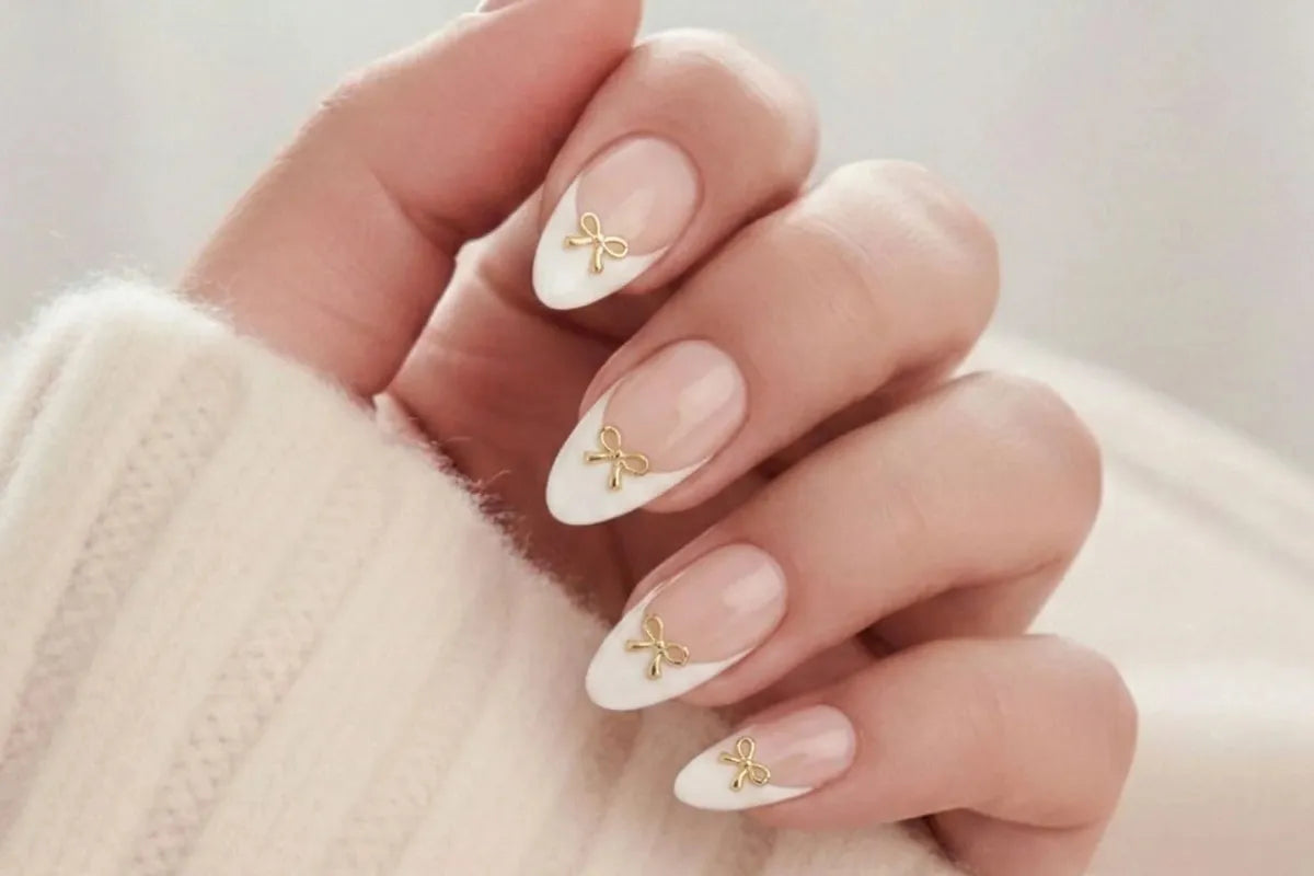 Cadeautip voor haar: press-on nagels in gel Blushing Bow met strik