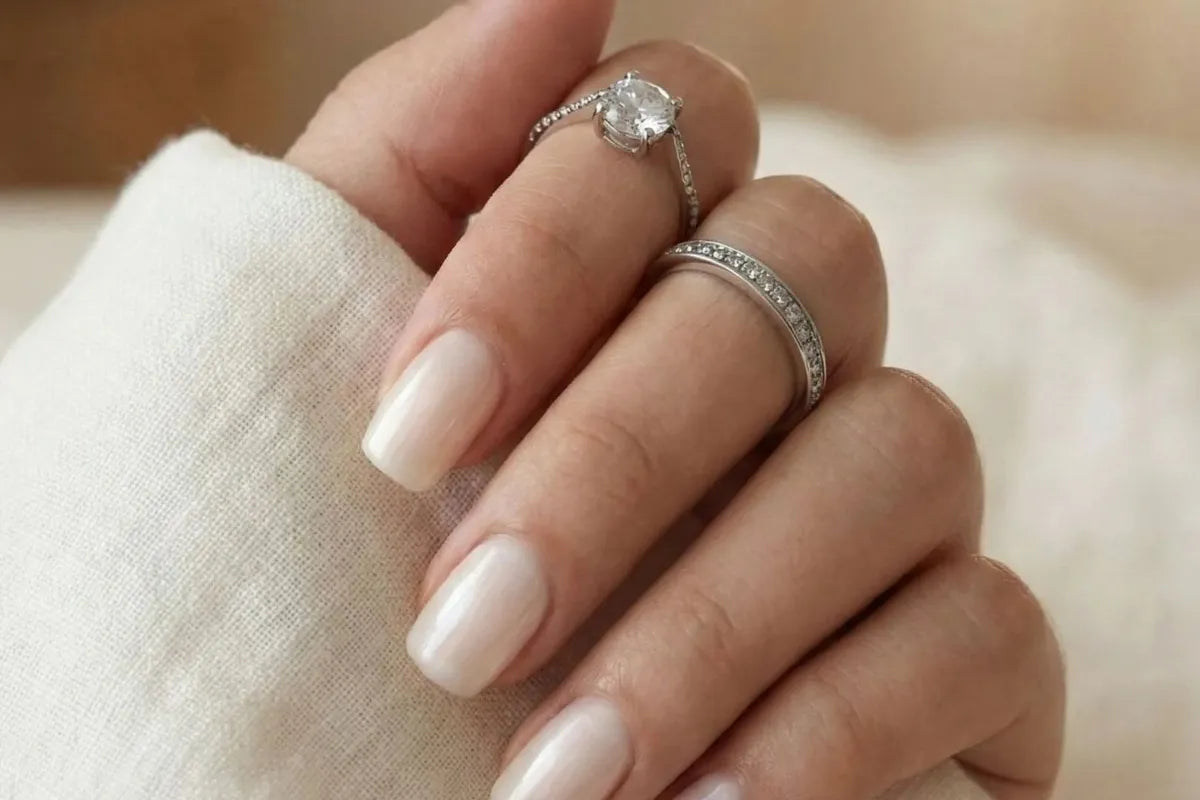 Pure Pearl press-on nagels in nude parelmoer — een zacht alternatief bij kunstnagels en allergie