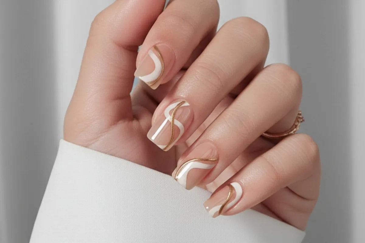 Zomernagels 2026 in jelly, parelmoer en pastel micro French — press-on nagels voor de zomer
