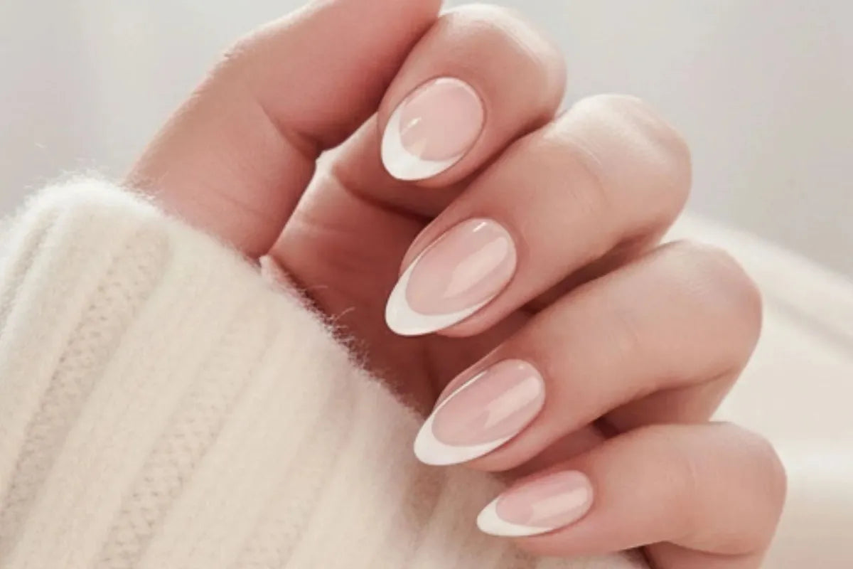 Angelic Aura bruidsnagels in nude gel press-on met witte franse tip