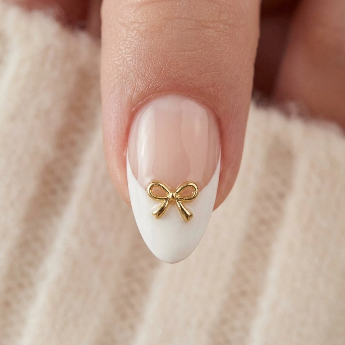 Blushing Bow press-on nagels, close-up van de afwerking