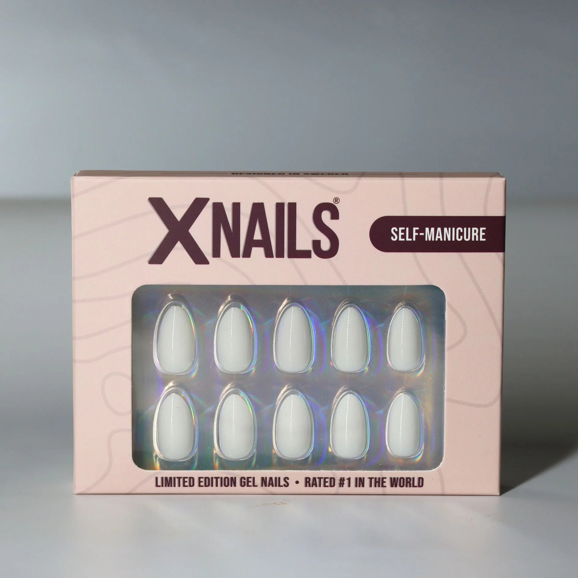 Satin Snow XNails verpakking – limited edition gelnagels in crèmewitte amandelvorm
